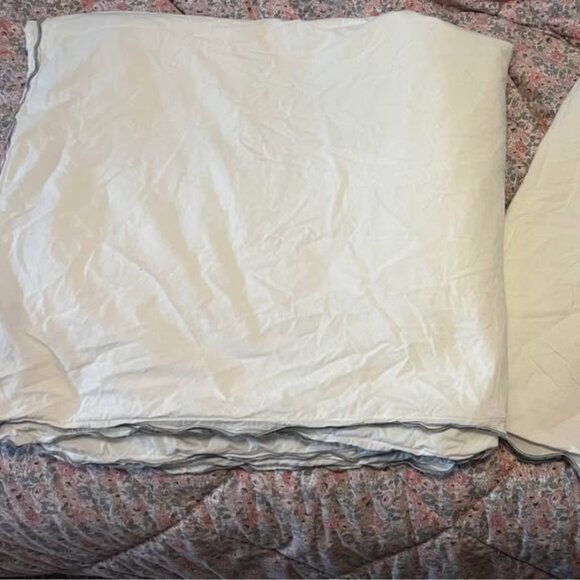 Hotel Scalloped Edge White Queen Duvet Cover and 2 Pillow Shams - Picture 1 of 6